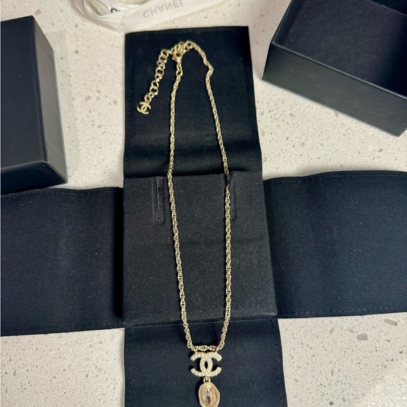 CHANEL▪️CC pearls and crystal Pendant necklace - Picture 4 of 5